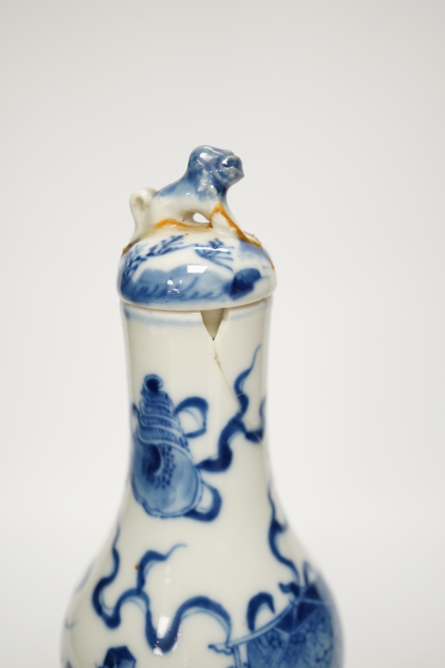 A late 19th century Chinese blue and white double gourd vase and cover 26cm high